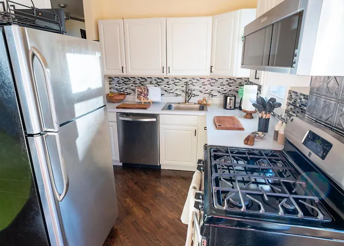 Bucktown Private Condo