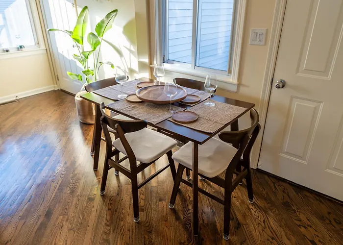Bucktown Private Condo